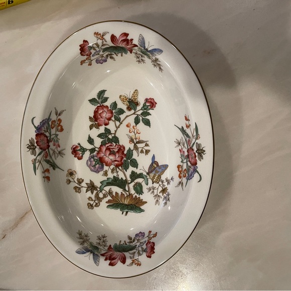 Wedgwood Bone China Made in England Pattern Name Charnwood 10” Vegetable Bowl - Picture 3 of 12